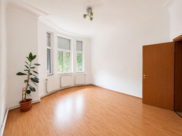 Apartament cu 4 camere circular în P-ța Romană