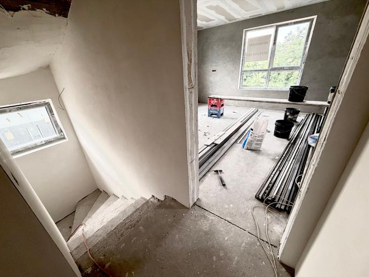 Duplex cu 5 camere cu Canalizare în Sud