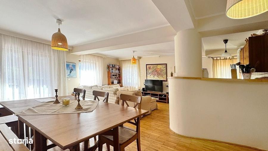 Apartament cu 4 camere decomandat în Poiana Brașov