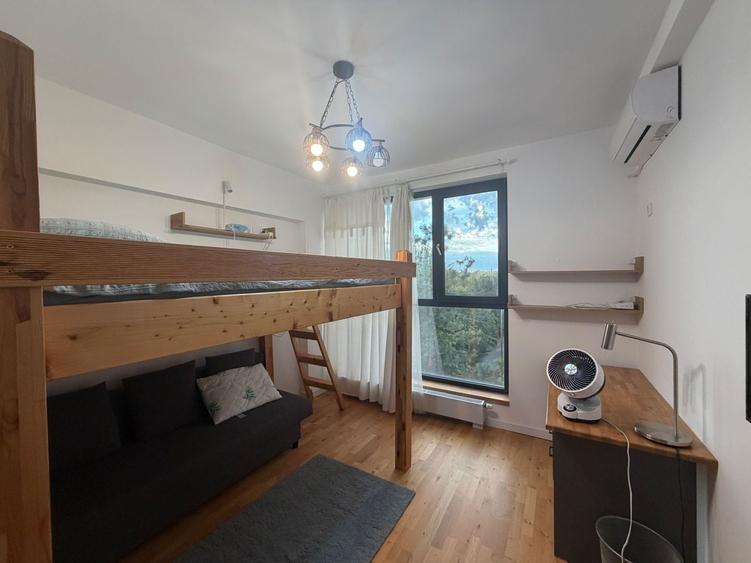 Apartament cu 3 camere semidecomandat, mobilat în Iancu Nicolae