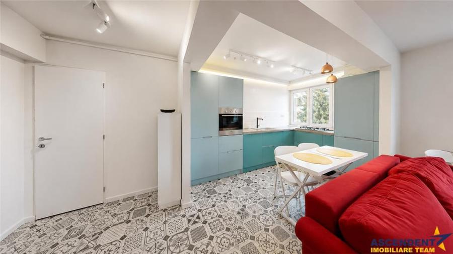 Apartament cu 2 camere semidecomandat în Centrul Civic