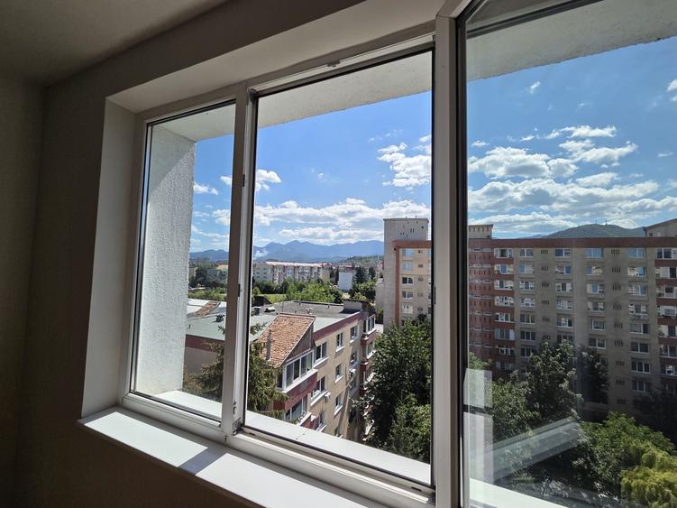 Apartament cu 2 camere semidecomandat în Centrul Civic