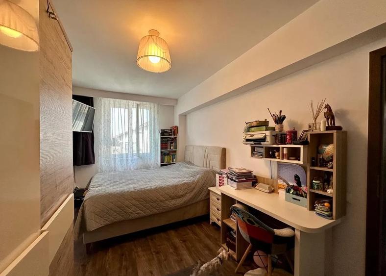 Apartament cu 3 camere semidecomandat în Andrei Mureșanu