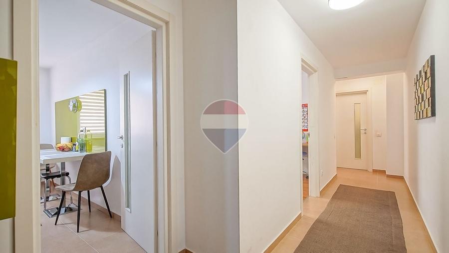 Apartament cu 2 camere decomandat, mobilat în Tractorul