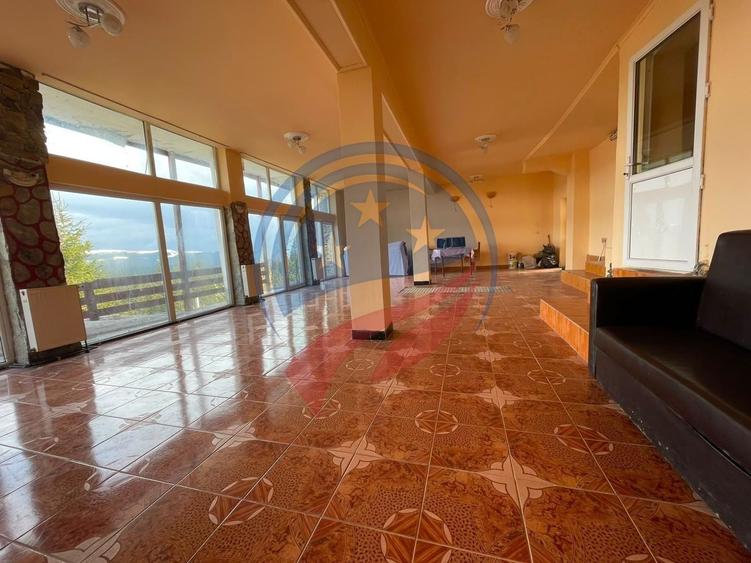 Casă individuală cu 12 camere cu Canalizare în Rânca