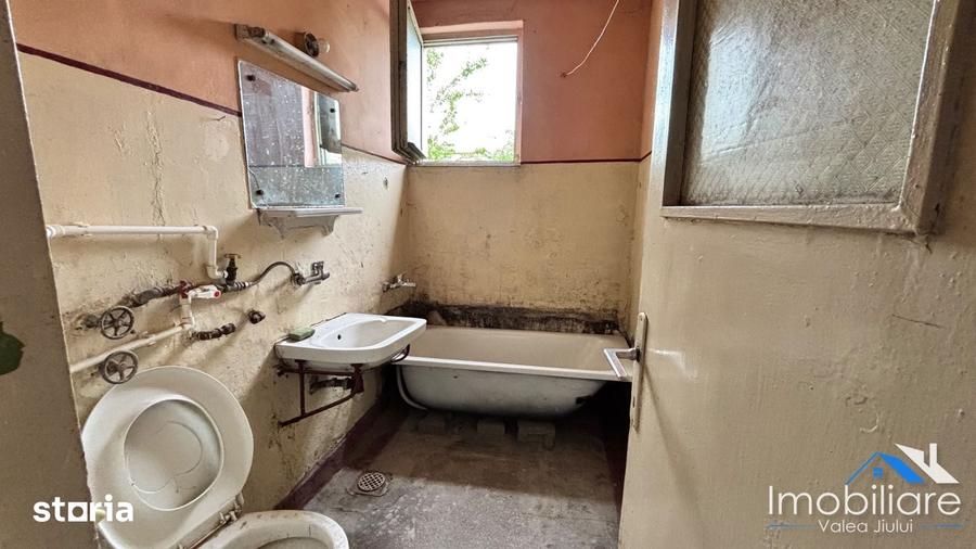 Apartament 2 camere Petro?ani, Str. Oituz, Etaj 1 - 1