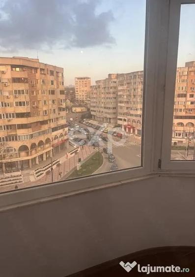 Apartament cu 2 camere decomandat în Trocadero