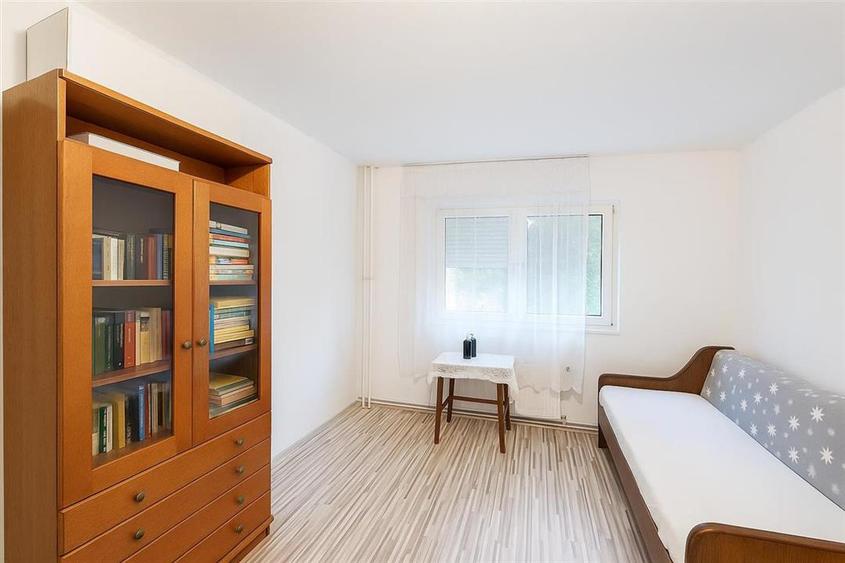 Apartament cu 4 camere decomandat în Nufărul