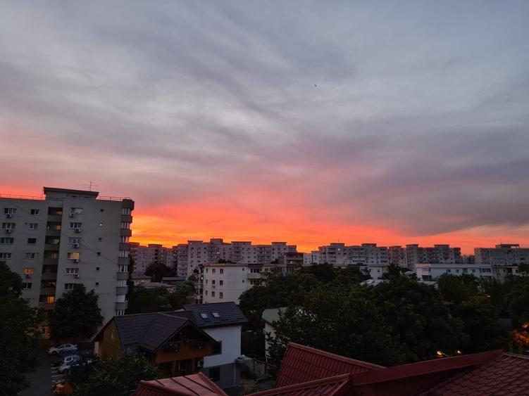 Apartament cu 2 camere semidecomandat, mobilat în Vitan Mall