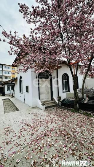 Casă cu 7 camere cu Teren 415 Mp în Central