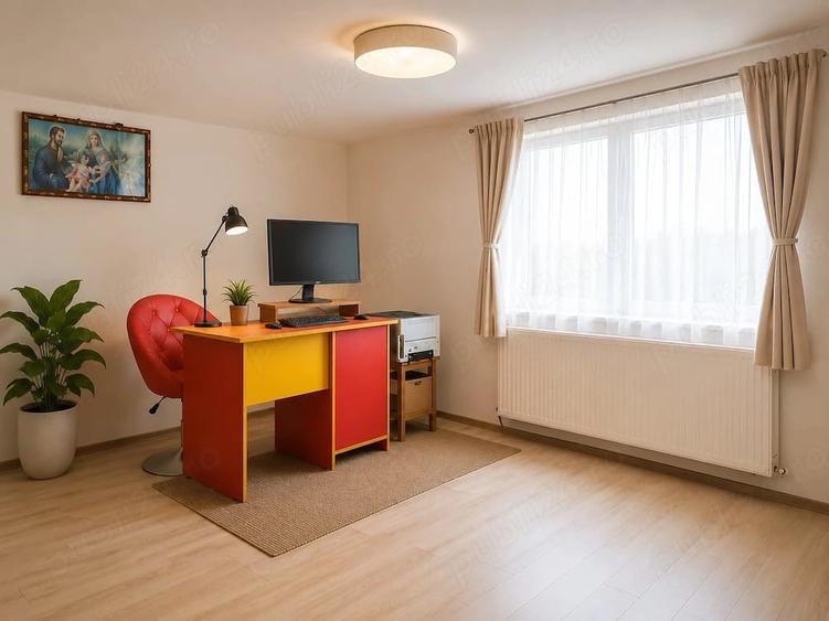 Casă cu 6 camere cu Teren 1100 Mp în Poiana