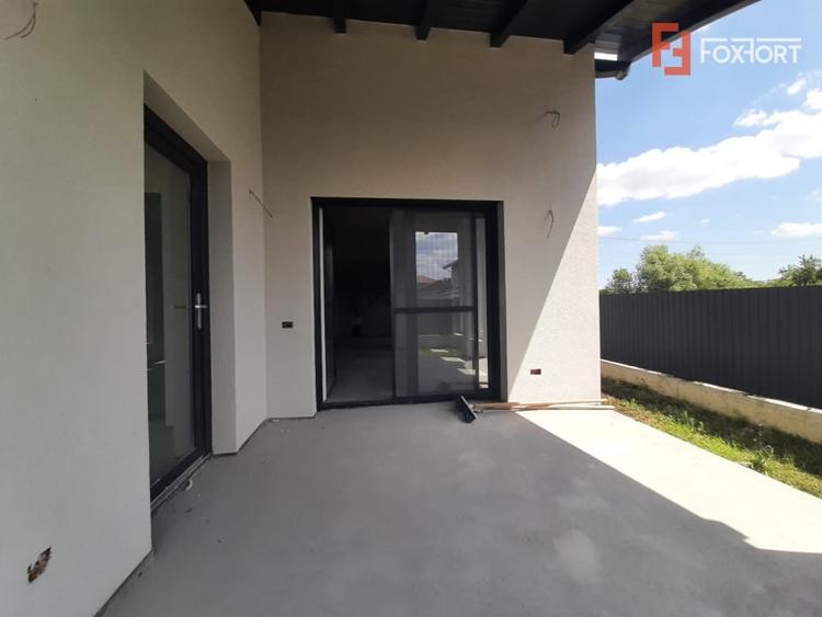 Duplex cu 4 camere cu Canalizare în Bucovăț (Remetea Mare)