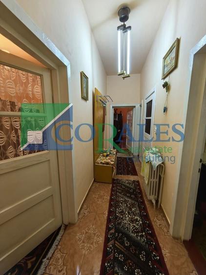 Casă individuală cu 6 camere cu Canalizare în Girocului