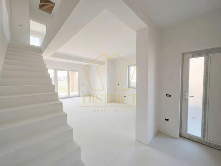 Duplex cu 4 camere cu Canalizare în Moșnița Veche
