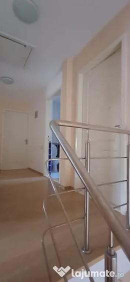 Casă cu 5 camere cu Teren 500 Mp în Roșu
