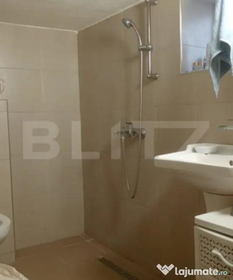 Casă cu 8 camere cu Teren 60 Mp în Astra