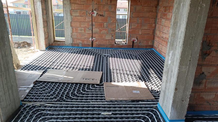 Casă individuală cu 4 camere cu Canalizare în Valea Lupului
