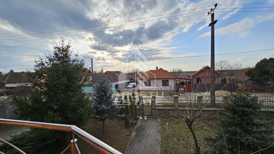 Casă cu 7 camere cu Canalizare în Ghioroc