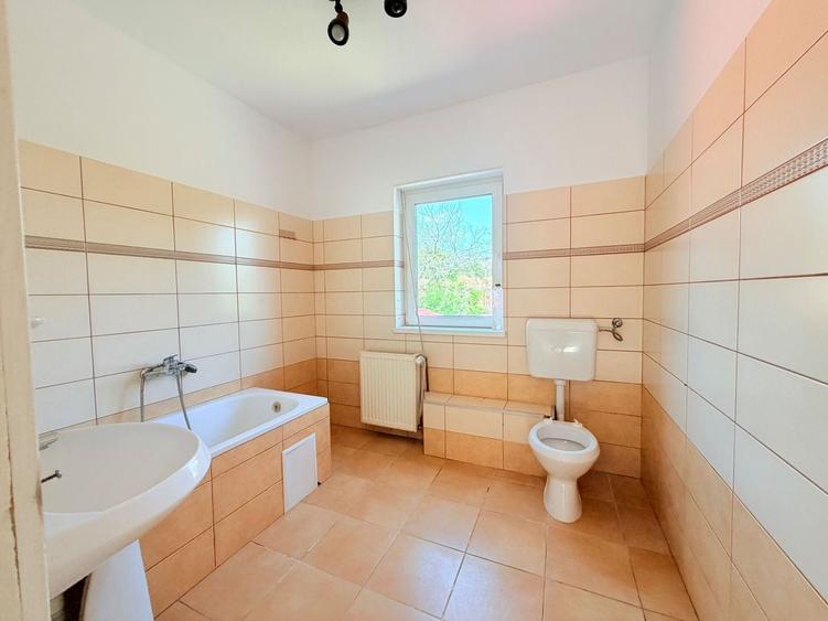 Casă individuală cu 8 camere cu Canalizare în Elisabetin