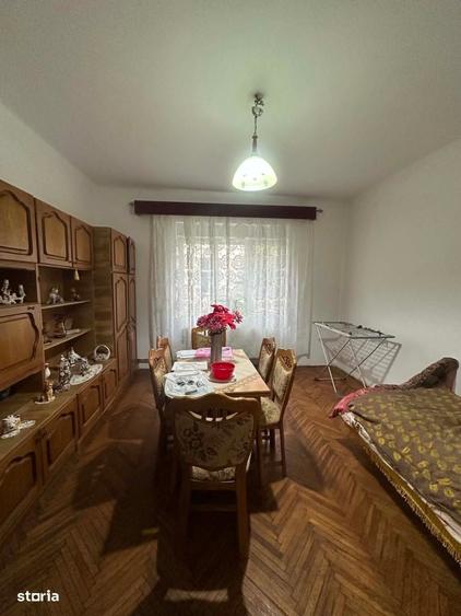 Casă cu 2 camere decomandat în Semicentral