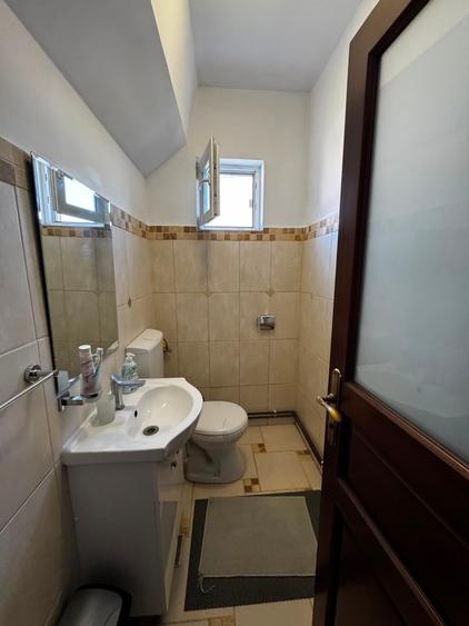 Apartament cu 4 camere semidecomandat în Tătărași