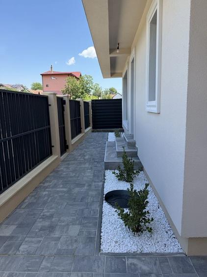 Casă cu 4 camere în Mărăcineanu