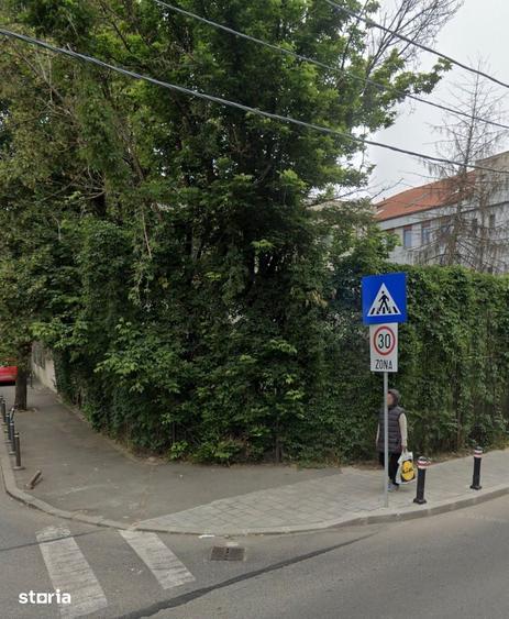 Teren de 670 mp, în Tei