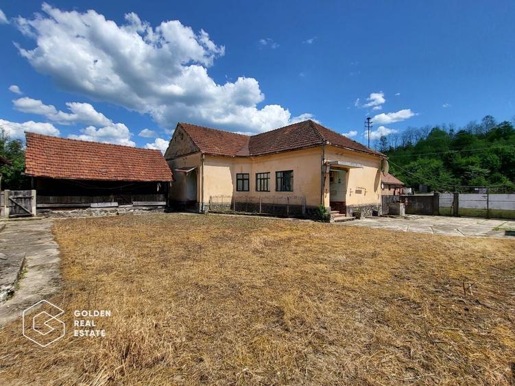 Casă individuală cu 4 camere cu Teren 5000 Mp în Lalașinț
