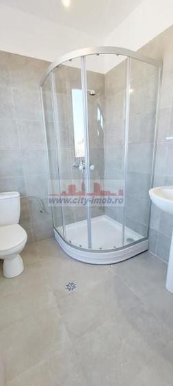 Casă individuală cu 4 camere decomandat cu Canalizare în Ostratu