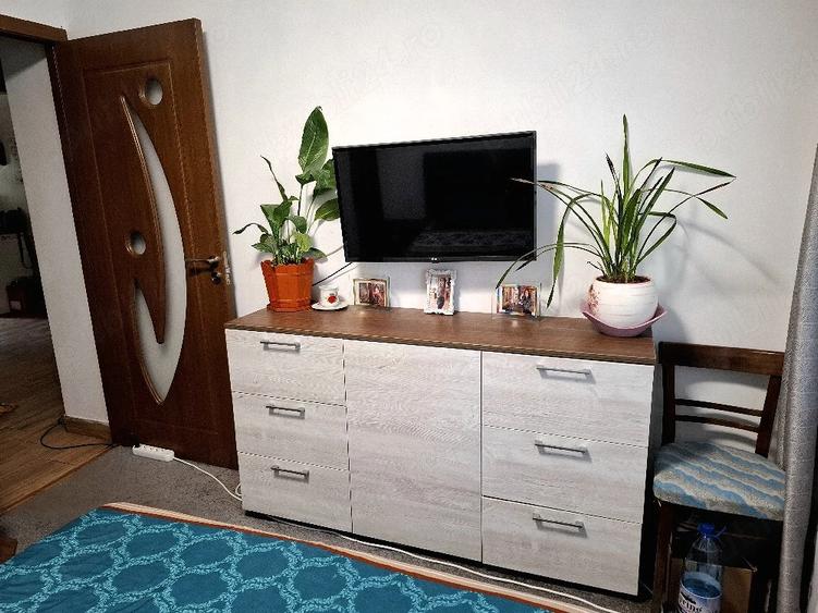 Apartament cu 3 camere decomandat în Lipovei