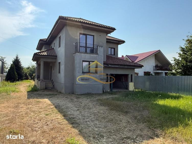 Casă cu 4 camere în Dumbrava
