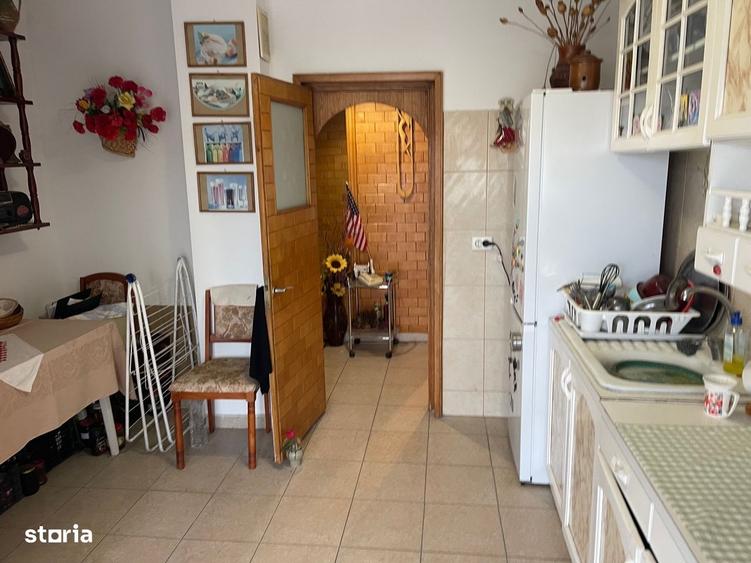 Apartament cu 3 camere decomandat în Carpați 2