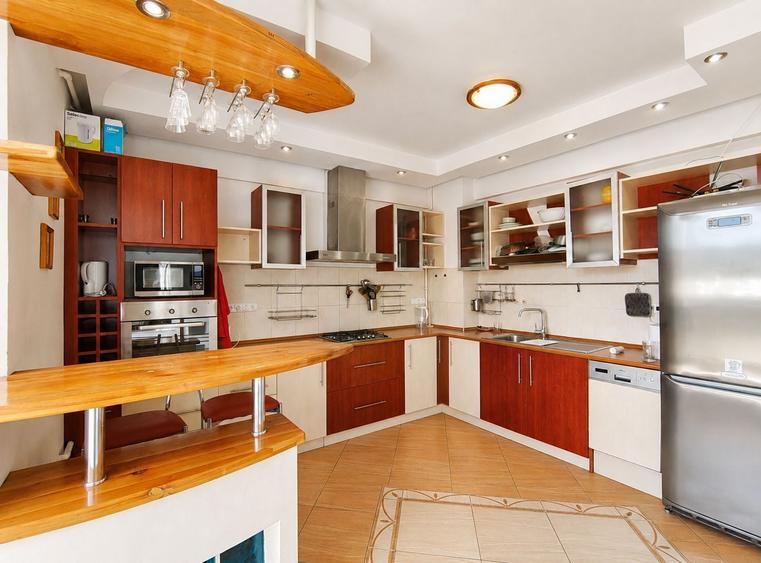 Apartament cu 4 camere decomandat în Zorilor