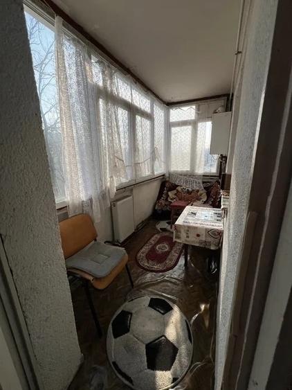 Apartament cu 3 camere decomandat, mobilat în Nicolina