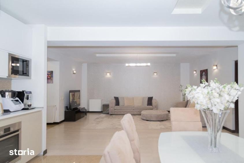 Apartament cu 3 camere decomandat în Străulești