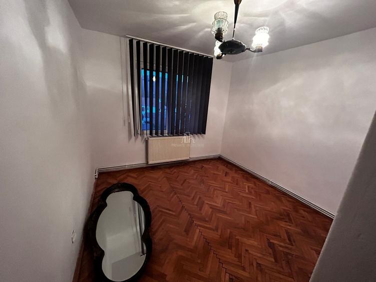 Apartament cu 4 camere decomandat, mobilat în Central