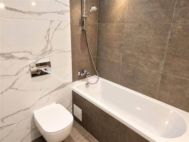 Apartament cu 2 camere decomandat în Tractorul