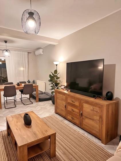 Casă cu 4 camere cu Teren 237 Mp în 1 Decembrie