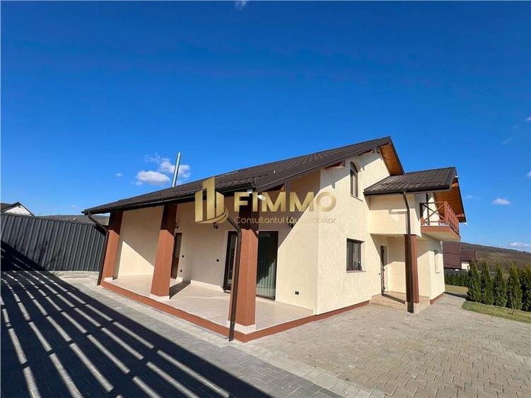 Casă individuală cu 5 camere cu Teren 1600 Mp în Pătrăuți