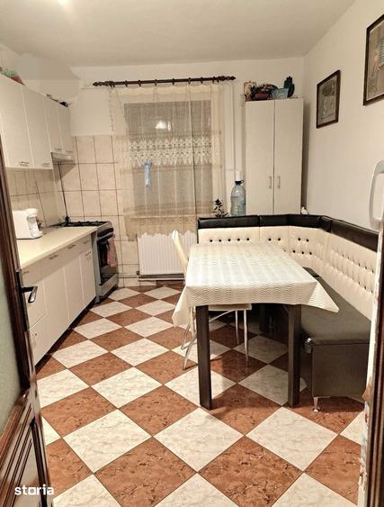 Apartament cu 4 camere decomandat în 1 Mai