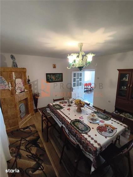 Casă cu 6 camere decomandat cu Teren 1717 Mp în Pârscov