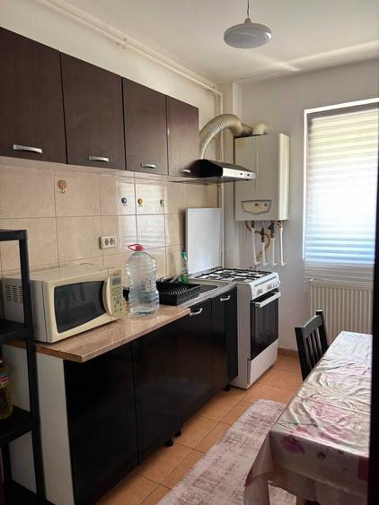 Apartament cu 2 camere decomandat în Roșu