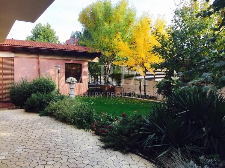Casă individuală cu 6 camere cu Piscina în Pipera