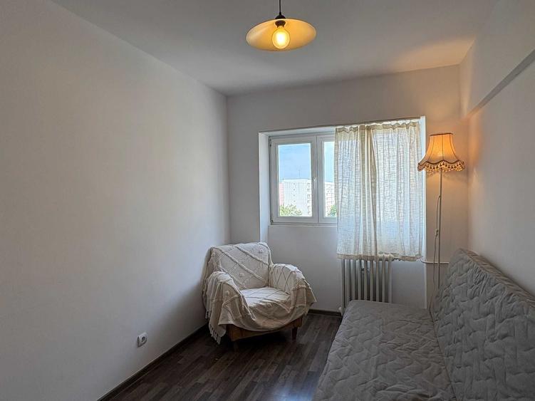 Apartament cu 3 camere decomandat în Teiul Doamnei