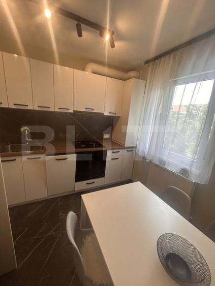Apartament cu 3 camere semidecomandat în Central