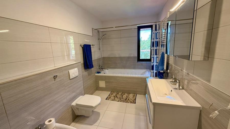 Casă individuală cu 10 camere cu Piscina în Nord