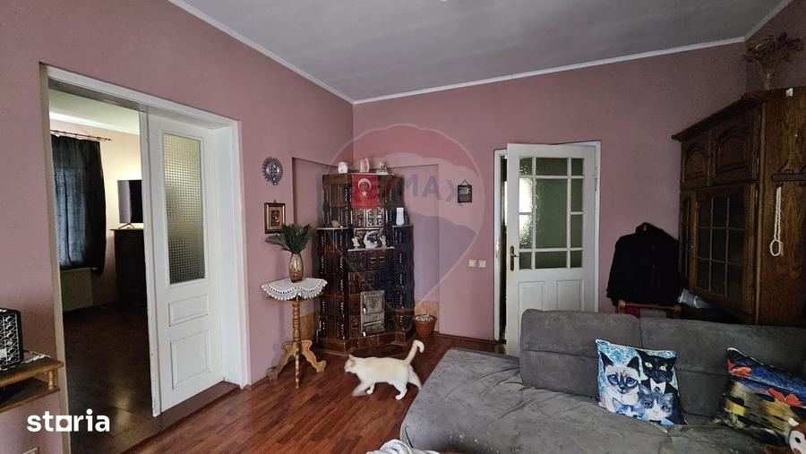Casă cu 6 camere cu Teren 200 Mp în Central