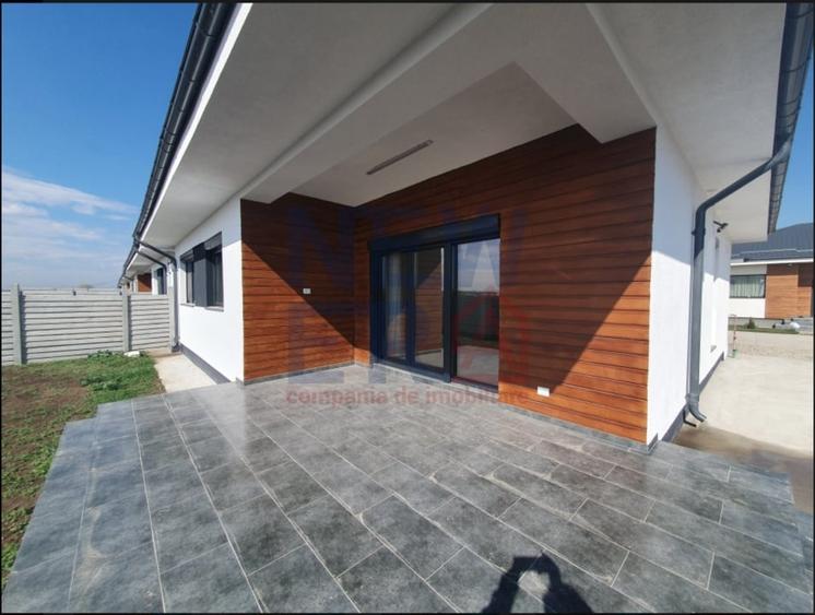 Casă individuală cu 4 camere cu Canalizare în Tunari