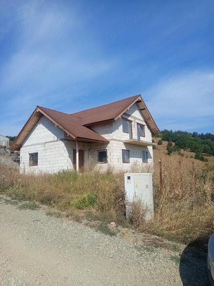 Casă cu Teren 1064 Mp în Micești