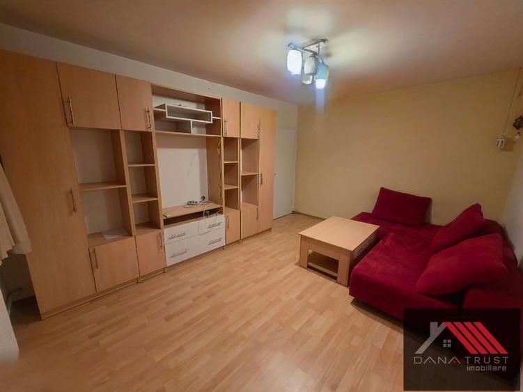 Apartament cu 3 camere semidecomandat, mobilat în Circumvalațiunii